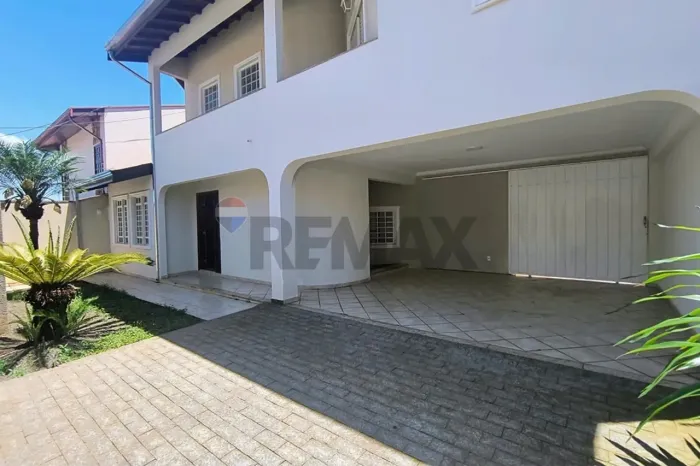 RE/MAX ALUGA Casa 4 quartos com piscina Alto Taquaral R$6.500 Campinas/SP