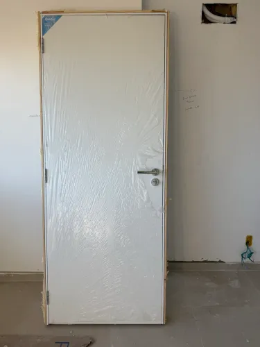 Porta de 80 completa, nova