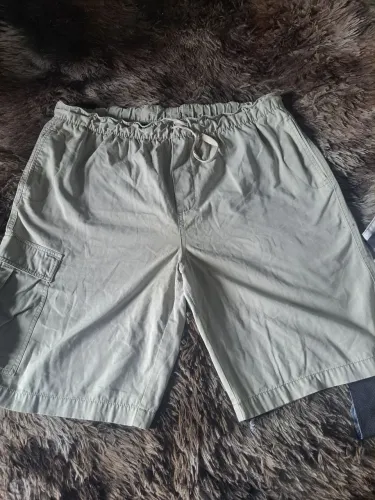 Bermuda de marca lindas novas