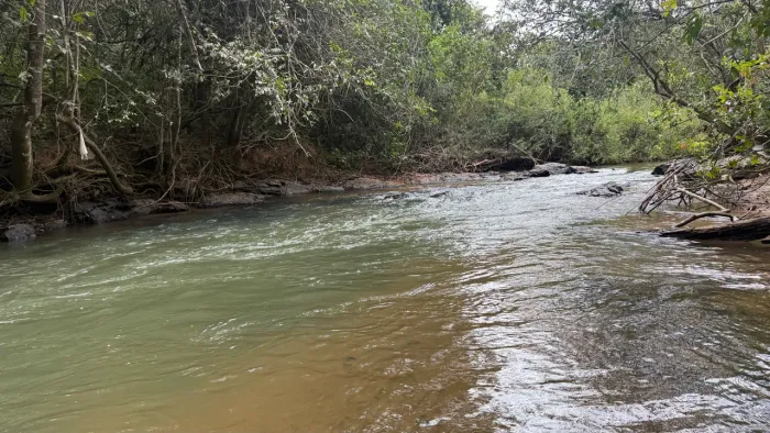 Chácara com rio passa quatro no fundo últimas unidades!