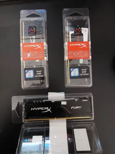 Memória RAM 8GB DDR4 3200 HyperX RGB