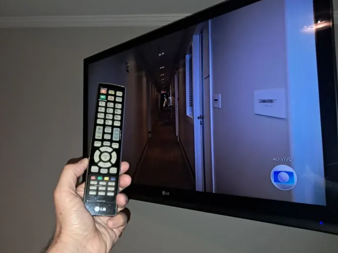 LG 47 polegadas usada Bivolt com suporte articulado