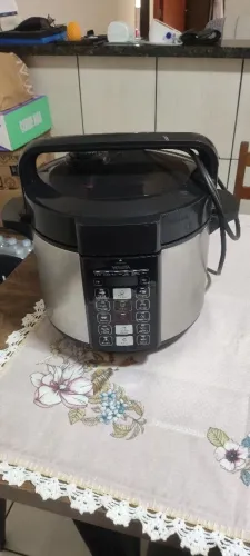 Panela de pressão elétrica.