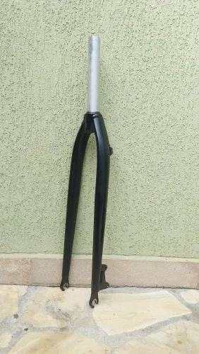 Garfo rígido
