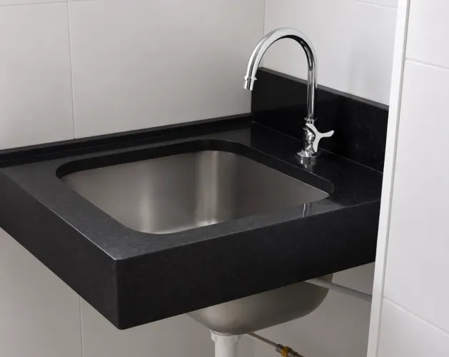 Pedra Granito São Gabriel com Tanque e Torneira Inox