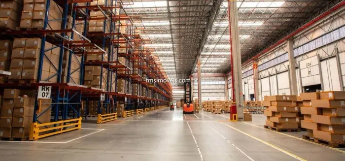 Galpão Industrial para Locação em Embu das Artes-SP, Bairro Jardim Magaly: 5 Salas, 50 Ban