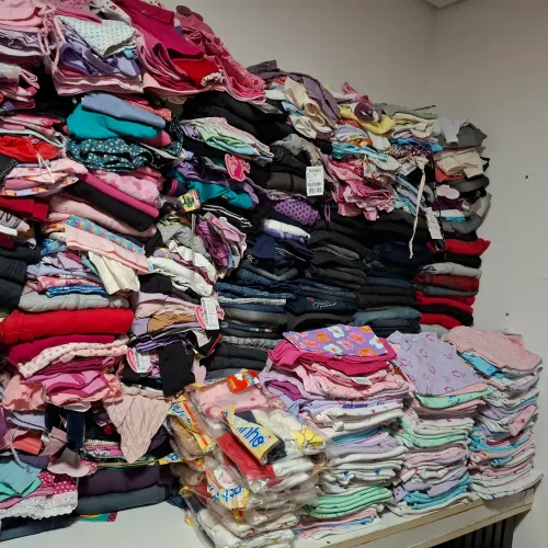 Lote de roupas infantis e adultos