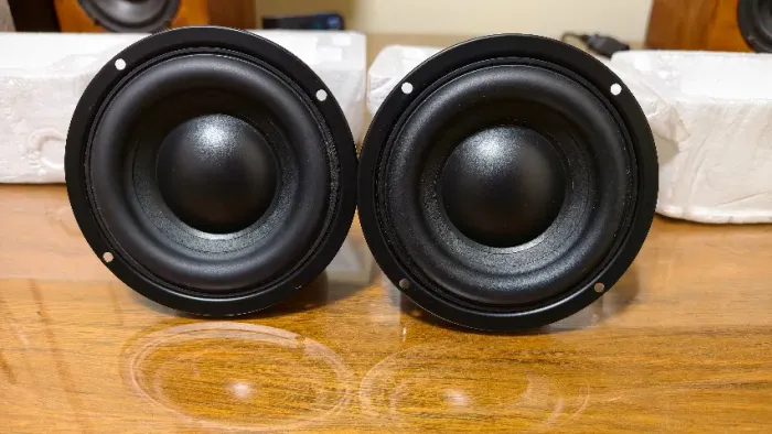 2 Subwoofer de 4 Polegadas