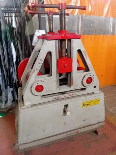 Máquina arqueadora de tubos e perfis metálicos