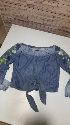 Vendo Blusa feminina Jeans Jean Darrot bordada seminova Tam 40