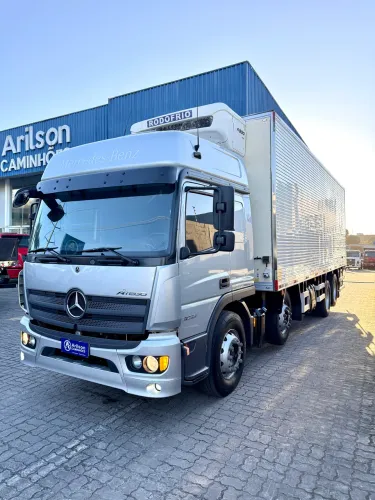 MB ATEGO 3033 8x2 BITRUCK BAÚ REFRIGERADO GANCHEIRO (SOMOS LOJA)