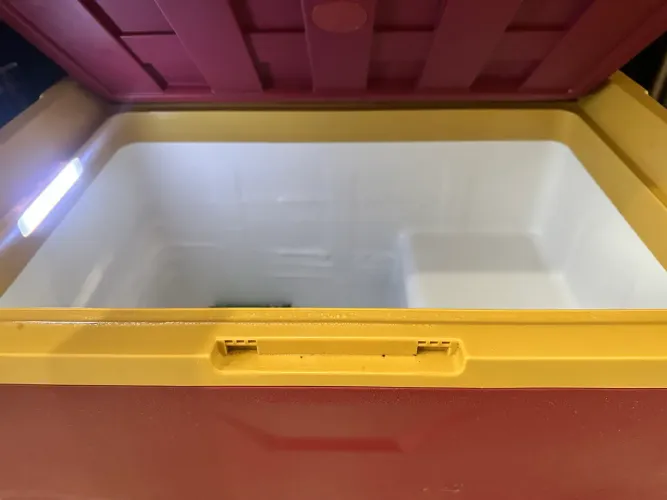 Geladeira automotiva para Caminhão / Carro 45 litros quadrivolt