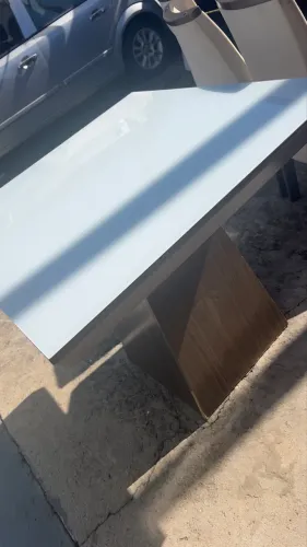 Mesa de Jantar com Tampo de Vidro + 3 Cadeiras - R$ 250