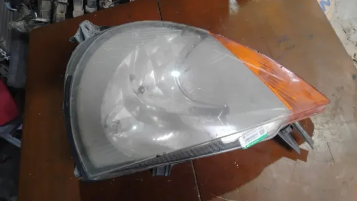 Farol Ford Ka 98 L/E