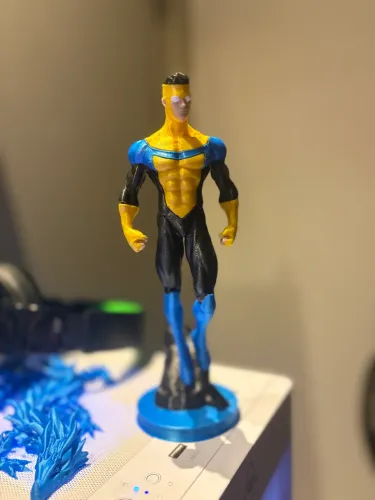 Boneco do invencible em 3D