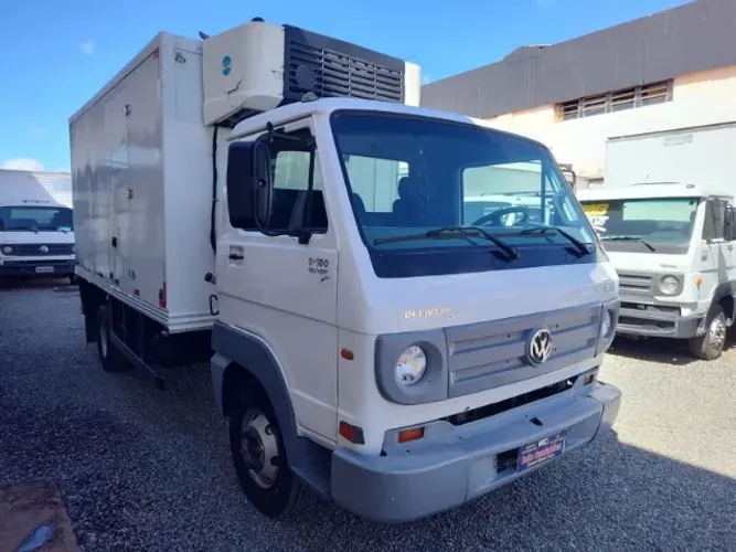 Volkswagen 8.150 Plus (Baú Refrigerado)