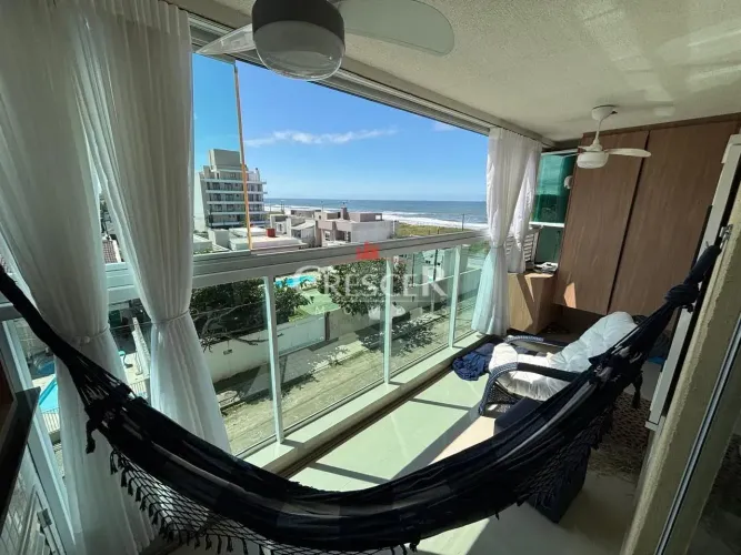 Apartamento em condomínio frente mar em Matinhos