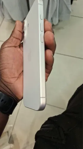 iPhone 17