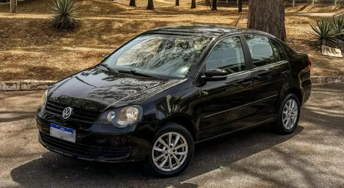 Volkswagen Polo Sedan 1.6 MI Total Flex 8V 4P 2013