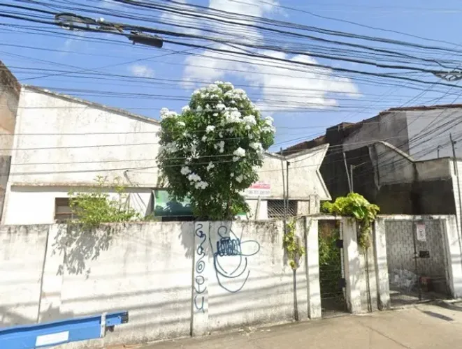 Quitinete de quarto e WC próx. Fac. M. de Nassau Aguanambi - Visconde do Rio Branco