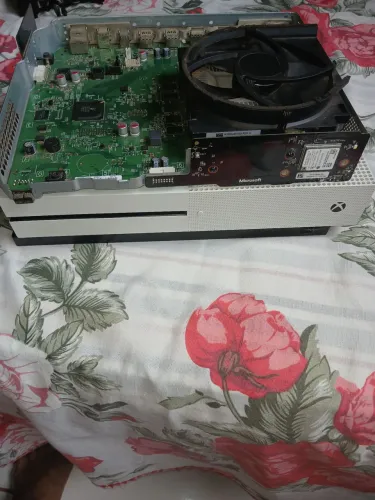 ? Título: Xbox One S ? Carcaça + Placa-mãe com defeito + Cooler