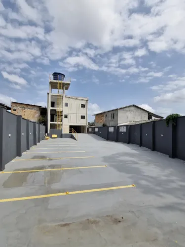 Alugo no satélite apartamento bem amplo 2/4 com garagem prédio residencial 