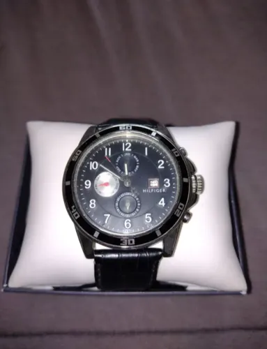 Relógio Tommy Hilfiger TH1790740 Masculino Original Pulseira em Couro Preto Caixa e Manual