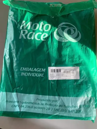 Capa de chuva nunca usada