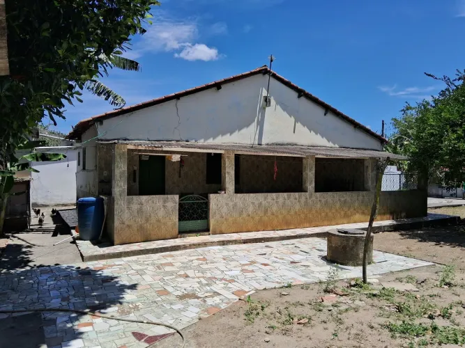 Vende-se terreno com 05 lotes com casa