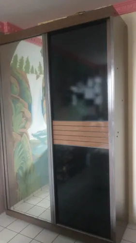 Guarda roupa com espelho e 2 gavetas