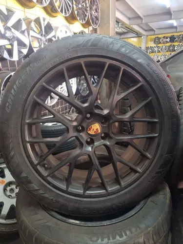 Rodas 20 Porsche Macan + pneus 85% e 65% sem detalhes 