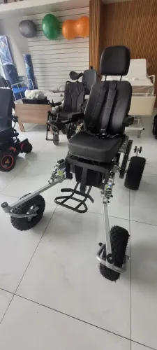 Cadeira de Rodas Motorizada Off-Road, Desempenho em Todos os Terrenos - Mobilidade