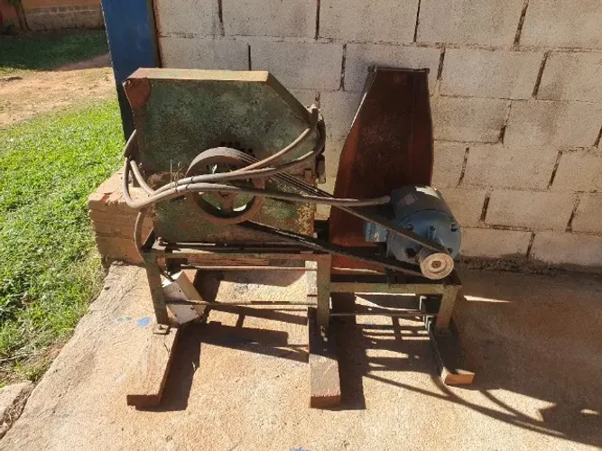 Picadeira Bovina Grande + Motor 12CV Trifásico com Chave Estrela-Triângulo