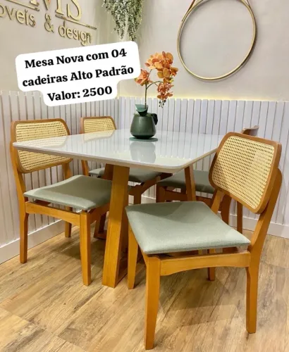 Mesas Novas com cadeiras