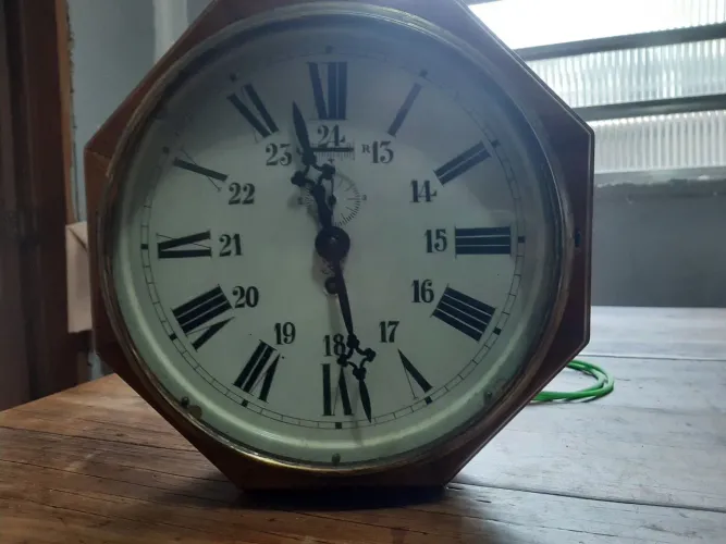 Antigo Relógio de Parede Octogonal Francês