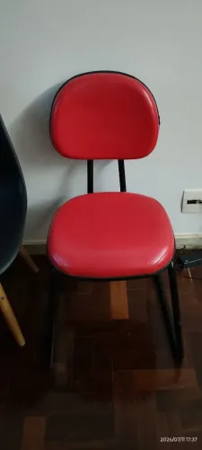 Cadeiras vermelhas courino