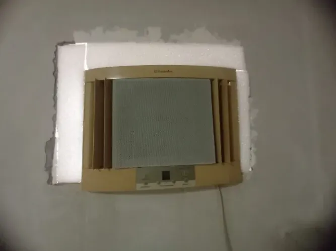 VENDO AR-CONDICIONADO ELECTROLUX DE JANELA - 10000 BTU - USADO (BOM ESTADO)