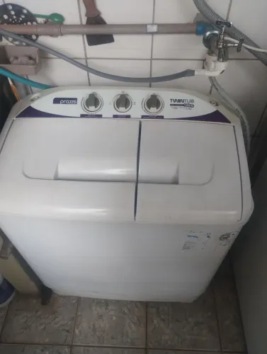 Vendo um tanquinho e centrífuga praxis 10k