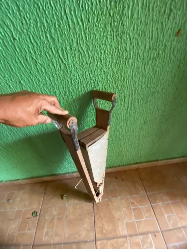 Plantadeira manual antiga matraca relíquia raridade