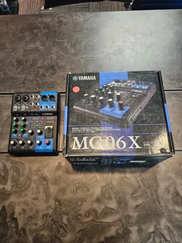 MIXER DE 2 CANAIS YAMAHA MX6