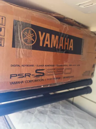 Teclado Yamaha PSR-S650 usado