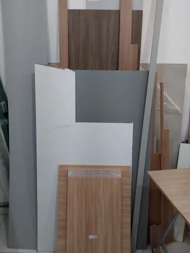 Sobras de peças mdf várias medidas diferentes e cores diferentes para prateleira.