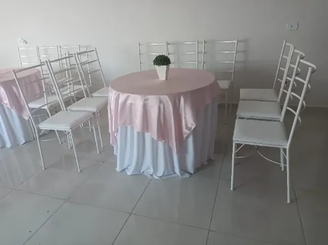 65 Lindas Cadeiras estofadas brancas de ferro para Salão de festas restaurantes Igrejas 