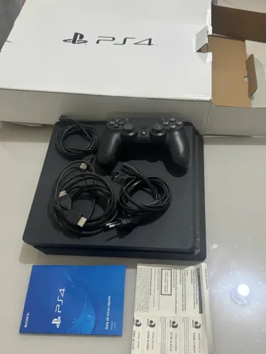 Ps4 slim 500gb na caixa com 2 controles 