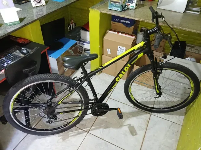 Bicicleta Aro 29 Caloi Velox em Aço 21 Marchas Quadro 17" - Preta/Amarela