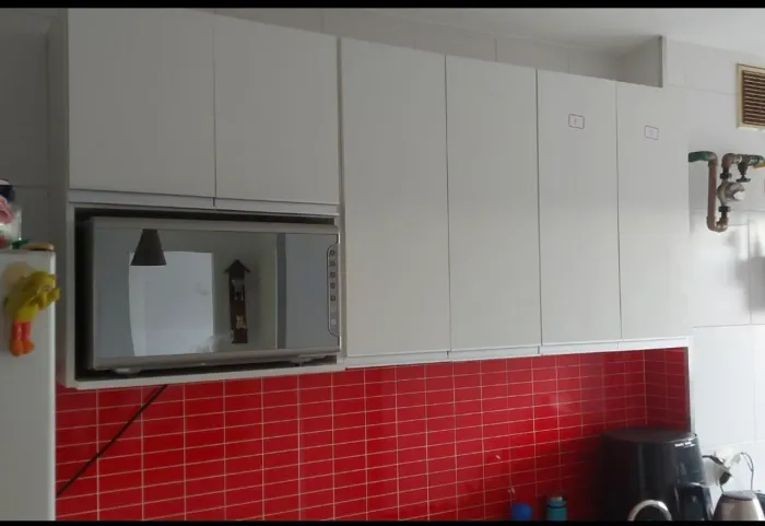 Armário aéreo para cozinha e áreas de serviços 