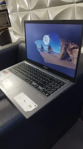Notebook Asus  Processador Ryzen 5 3500 Memória 8gb de RAM  Nvme 500gb