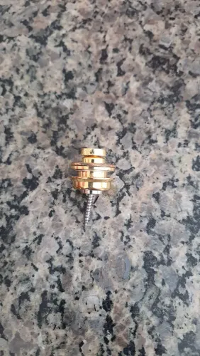 Strap lock dourado