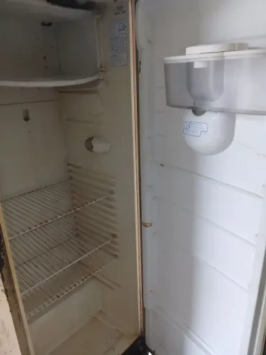 Vendo essa geladeira usada, mas com tudo funcionado 140