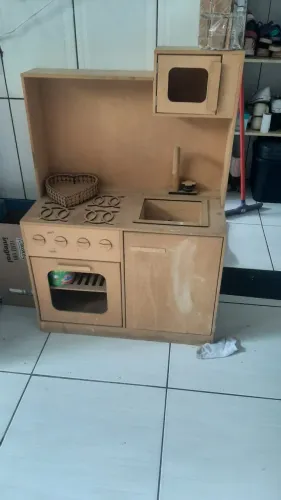 Cozinha infantil de madeira